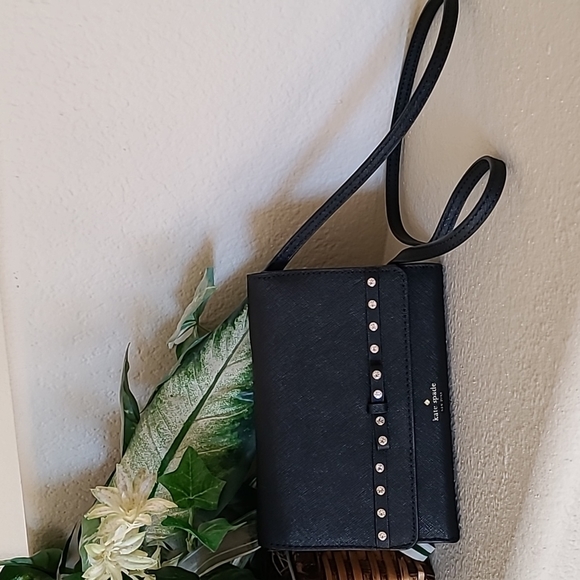 Kate Spade crossbody with removable straps - Picture 2 of 9